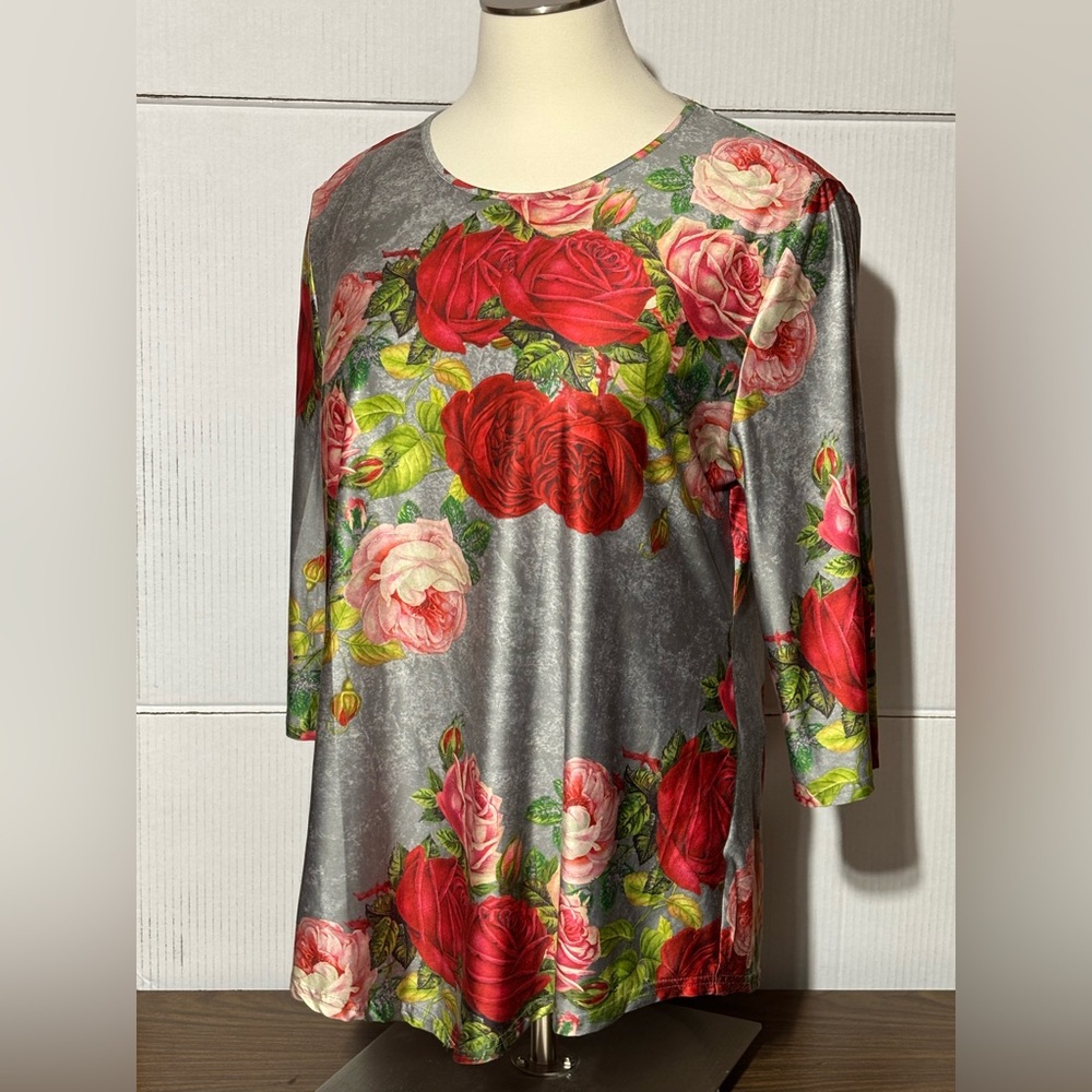 Lily 4X Floral Gray and Red Women's Top uneven hem is 35” at longest 25”…